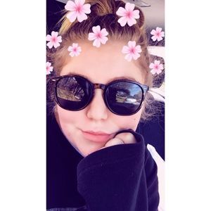 Meet your Posher, Kayla